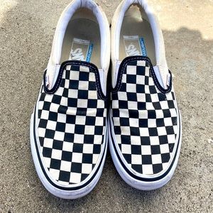 Classic Vans Checkerboard Slip ons Men’s 7.0 ( women’s 8-8.5)